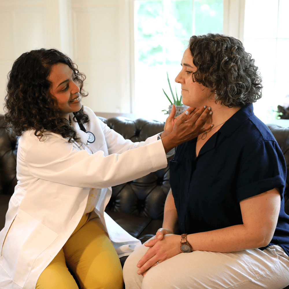 dr.-checking-patient